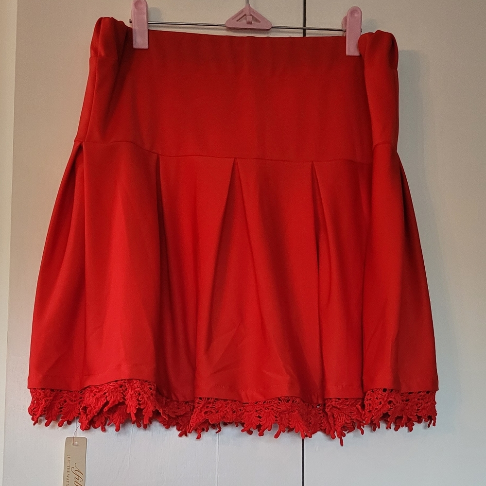 XL Red Pleated Mini Skirt